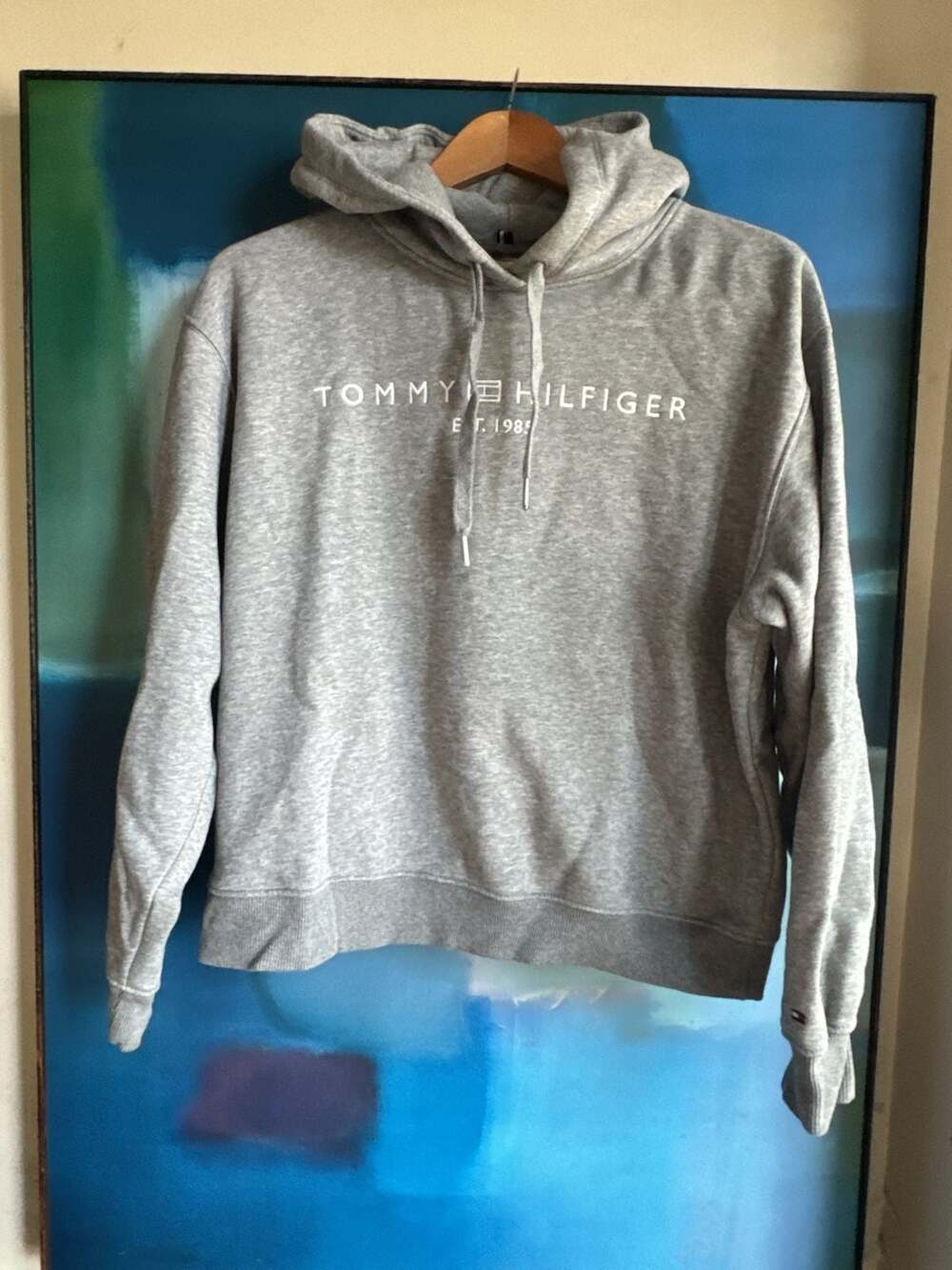 Tommy Hilfiger Women's EST. 1985 Logo Embroidery Hoodie in Medium Heather Grey